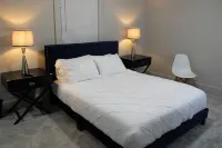 Gorgeous remodeled home, with entertainment, and massage chair for relaxing! Hoteles cerca de Detroit Station