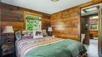 Cozy Log Cabin with Hot Tub