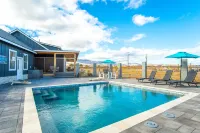 Swim & Stay at Old Town Overlook Across from Merkin Vineyards