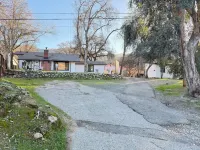 Modern Cabin w Mountain View 3.5 MILES to Sequoia NAT’L Prk!