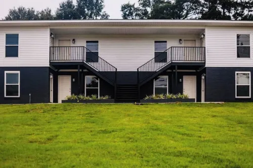 Charming 1-bedroom apartment in Enterprise with WiFi, AC