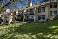 Shanty Creek Condo - Pool/Beach Club Privileges ⛳️, 🎿,🏊, 🚴‍♀️,🍴& more