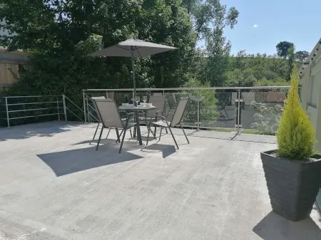 Cottage by the river with fishing. Отели в г. Бойла