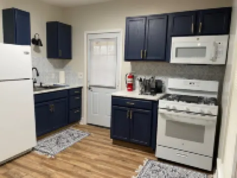 A great stay, close to Spire, GOTL, & Wineries....King Bed!