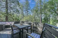 Chalet in Stanislaus National Forrest near Murphys w/ privacy and canyon views