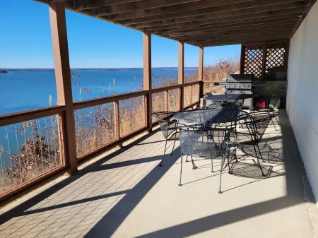 The Barge Inn has amazing views of beautiful Kentucky Lake. Отели в г. Стьюарт