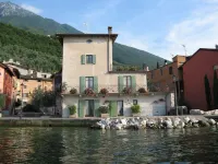 Apartment in restored Rustico directly on the lake, open all year.