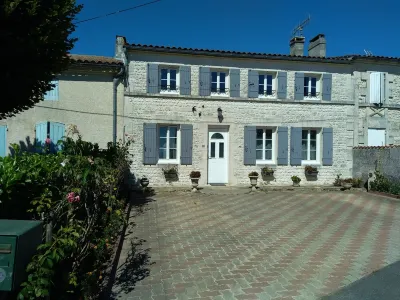 Gîte Climatisé "les Hirondelles" Hotels near Bar Restaurant Camping Moulins de la Vergne