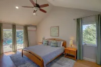 Beautiful hilltop retreat, secluded yet convenient to Asheville, Weaverville. Hotels in Madison County