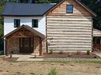 Cozy 2-bedroom cabin in charming Fawn Grove with AC, WIFI & walking trail.