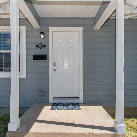 Cheerful 3 bedroom house near downtown and close to hospitals