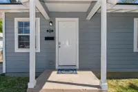 Cheerful 3 bedroom house near downtown and close to hospitals