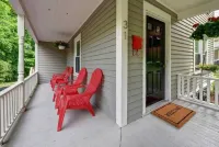 Colonial House, w/Yard,7min walk to Downtown Lenox