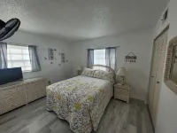 2 Br / 2 Ba 1st Floor Poolside Condo in Englewood /Manasota Key Fl Best Location Hoteles en Englewood