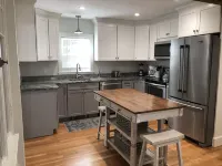 Adorable renovated house, steps from Front Beach and Town