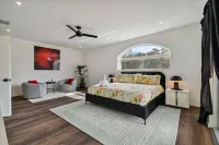 Clearwater Villa 6 Br, Heated Pool,  Mini Golf,  4K Projector Lounge Theatre Hotels near Pinellas Bike Trail