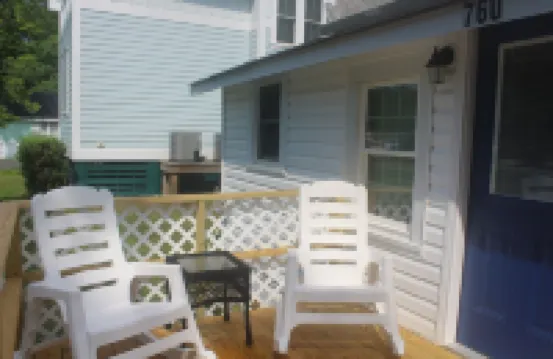 Remodeled Bungalow minutes from historic waterfront downtown Manteo