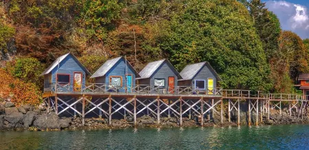 Newly remodeled studio apartment with lake access Отели в г. Стерлинг