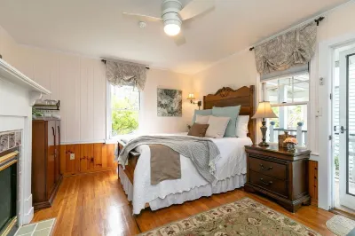 The Forest Studio provides a combination of modern amenities and convenience