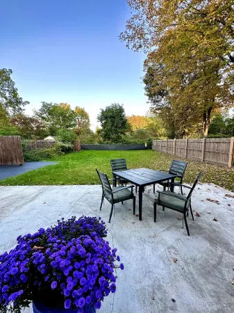 Newly Renovated Saratoga Home - Walkable to town!