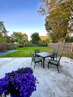 Newly Renovated Saratoga Home - Walkable to town!