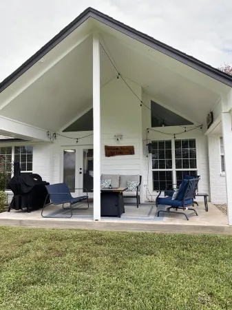 Relax near Lake Livingston in our spacious 3-bedroom retreat