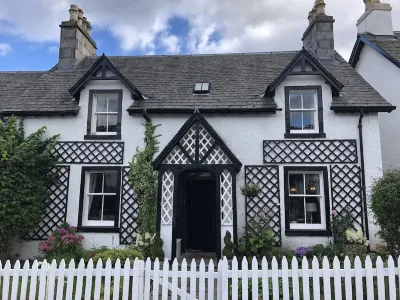 Chefs cottage. Idyllic 18th century cottage. Hotels near The Birks of Aberfeldy