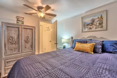 Pool home 1.5 blocks from the river & 10 mins to the beach. Hotels near Moreno RV Sales