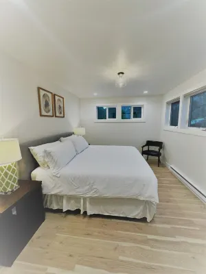 Outlaw Inn Unit 4.  Newly Remodeled large unit! 2 minutes walk to Main Street. Hotels near Bear Creek Falls