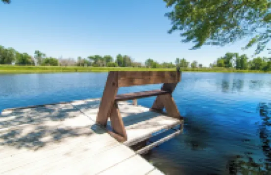 Perfect Waterfront Getaway between the Lakes