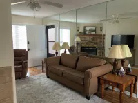 CREEKSIDE COMFORT- FIRST FLOOR CONDO WALKING DISTANCE TO BLOWING ROCK! SLEEPS 6