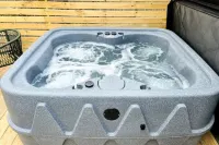 Modern HOT TUB 2mi to NEW PALTZ