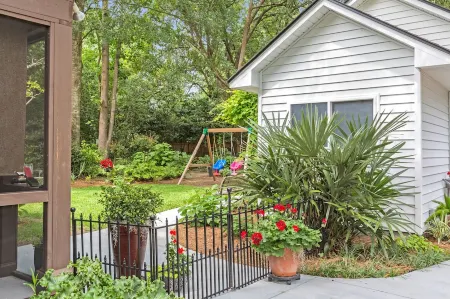 Peaceful Garden Cottage Retreat!