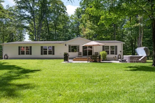 The King Ranch, Hot Tub, King Beds, Fireplace, Just outside of Traverse City