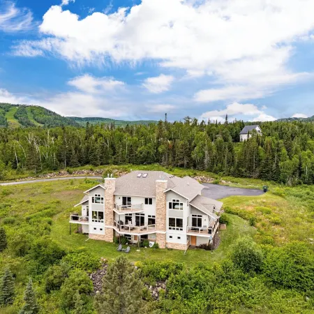 Lake Views Throughout. Next to Golf, Hiking, Biking Trails and Winery.