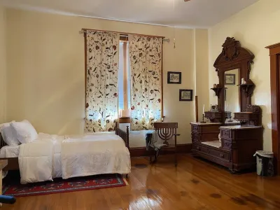 Historic home in the heart of Poplar Bluff