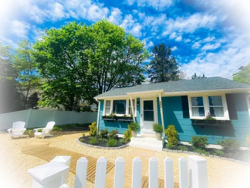 Perfect Beach Bliss Cottage with Best Sunsets and Steps Away from Beach!