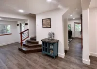 Forest Mountain Cabin, minutes to Downtown, trails, rivers & lakes