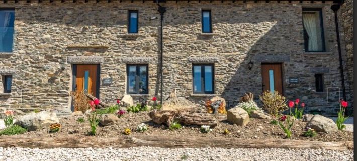 Stunning 3 bed cottage with exceptional views over fields and the Lakeland fells ケンダルのホテル