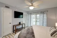 Rockport Dreamin! Steps to private 750' fishing pier and boat ramp! Hotels near Windway Studio-Gallery