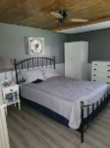 Very nice house in a quite peaceful area 2 mins from the water