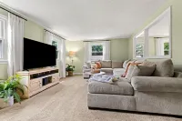 Beautiful & Relaxing Nashua Home - Minutes from Downtown