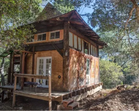 Topanga Japanese Tea House + Private Creek + Mountain Trails. Hotels in Topanga