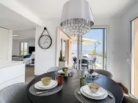 Vue Panoramique Pour Appartement Dernier Étage, Proche des Plages/ Centre Ville