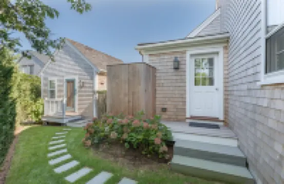 Newly constructed 3 BR house . Walk to town, harbor and restaurants