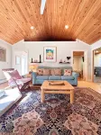 Cozy Apt 1/2 Mile to Jay Peak Resort