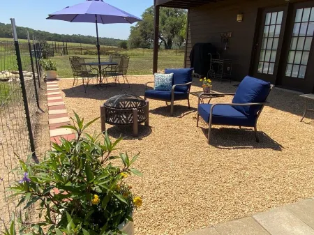 Private, Redwood Cabin with Endless Hill Country Views. Horse & Dog Friendly!