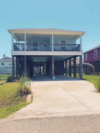 Beach house - Canal and Bay Views, Outdoor area with Hot Tub - Pet Friendly