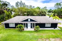 Family friendly 3 bedroom home minutes from the beach and top notch restaurants