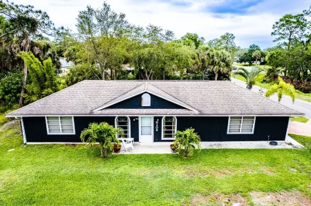 Family friendly 3 bedroom home minutes from the beach and top notch restaurants